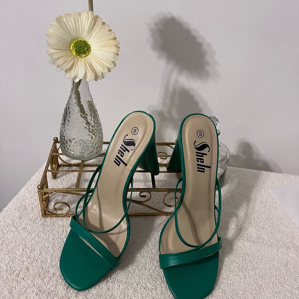 SHEIN strappy slip on sandals. Size8